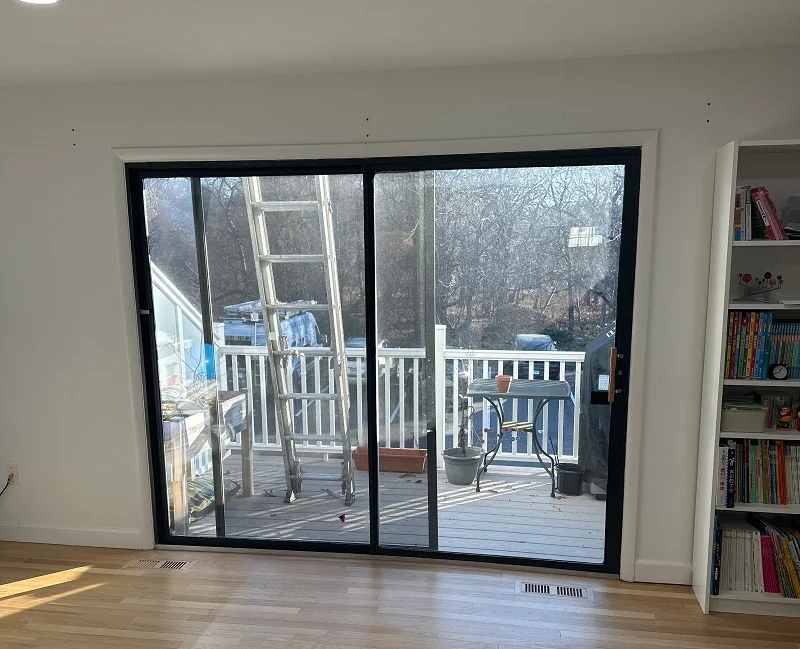 Dark aluminum sliding windows - unattractive